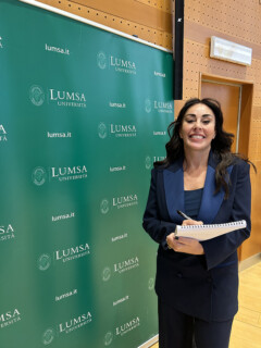 Paola de Rosa simultanea Lumsa